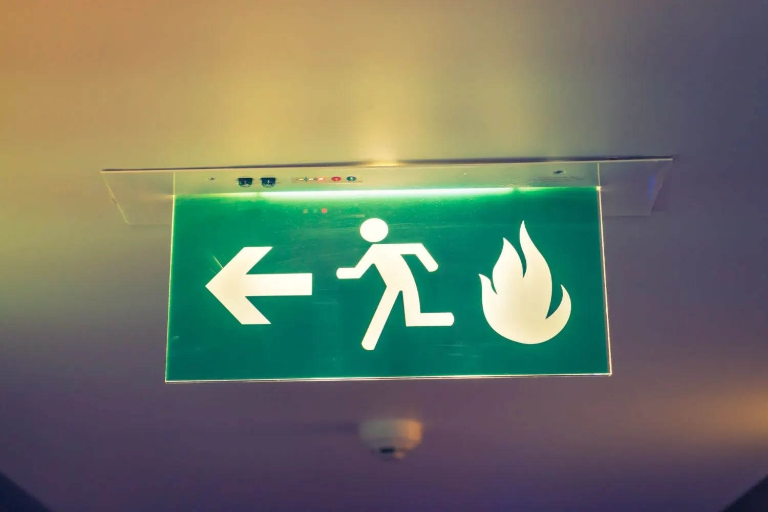 señales de emergencia, señaletica salida de emergencia, señales de evacuacion, señalizacion contra incendios, señales contra incendios